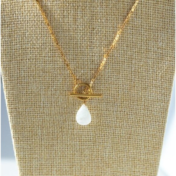 Stunning Moonstone Pendant Necklace 18K WATERPROOF Gold Chain with Toggle Clasp - Picture 8 of 12